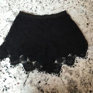 Highwasted black lace shorts