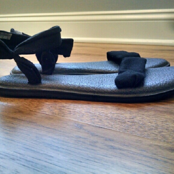 Sanuk yoga duet flat sandal