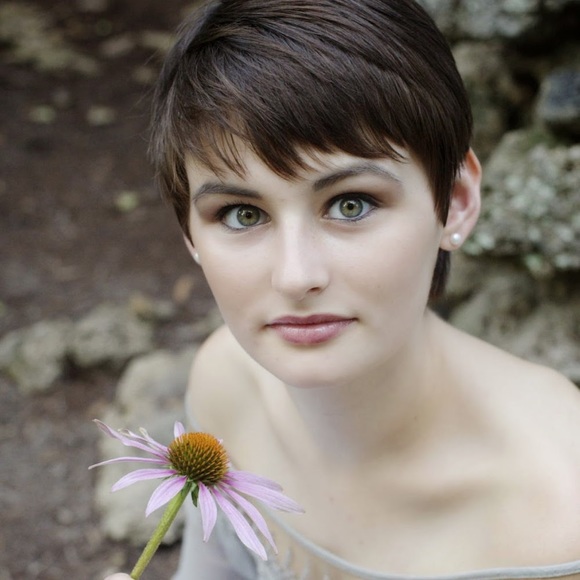 Meet your Posher, Allison - Picture 1 of 1