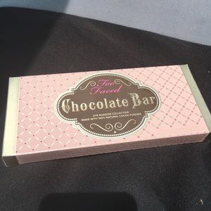 Too faced chocolate bar