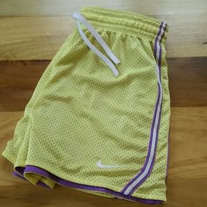 Nike dri-fit jersey yellow/purple shorts