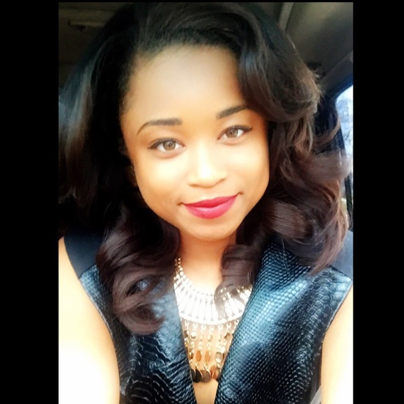 Meet your Posher, D'lacia