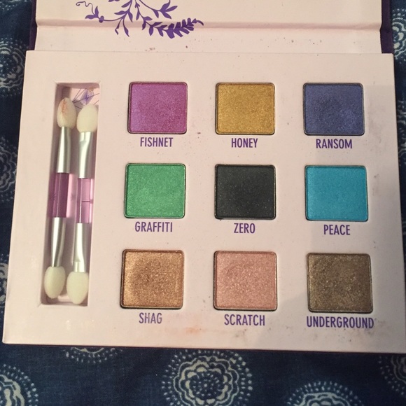 Urban decay deluxe eyeshadow palette