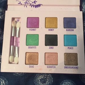 Urban decay deluxe eyeshadow palette
