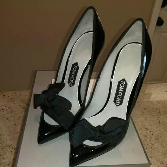 Tom Ford bow pattent pumps size 38.5