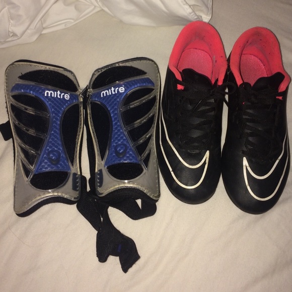 Bundle!! Mercurial Nike cleats & shin guards