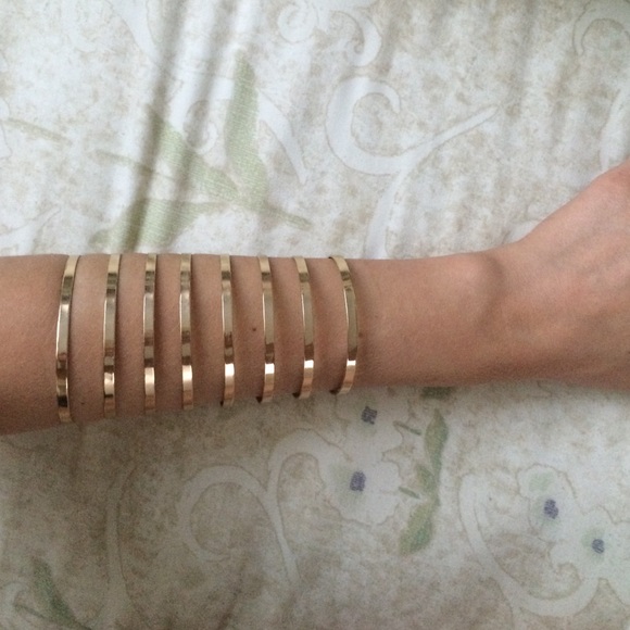 ❗️SALE❗️Cute Gold Cuff - Picture 2 of 2