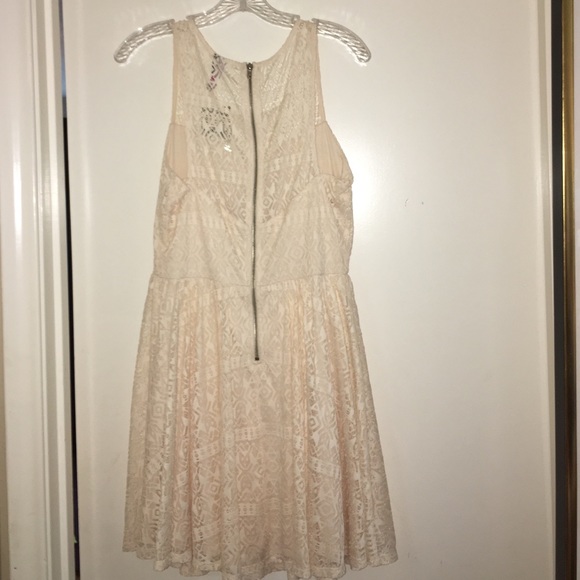 lace dress - Picture 3 of 3