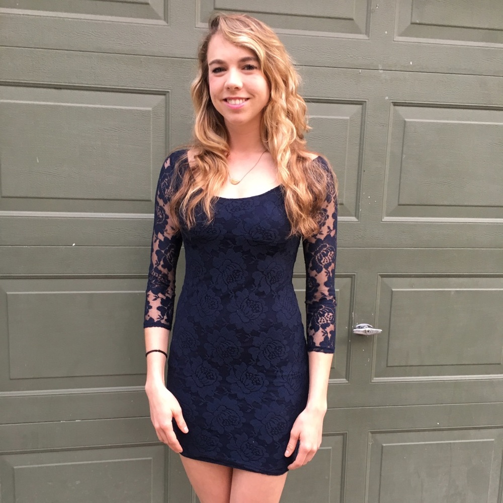 Lacy Dinner Party Dress 🌟