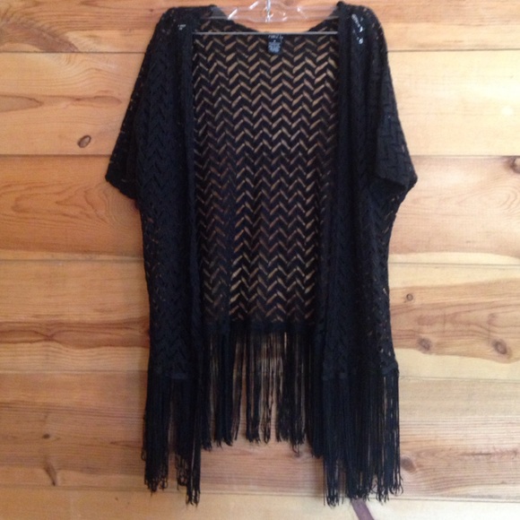 **sold locally**Black short sleeve fringe cardigan