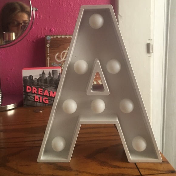 An light up A