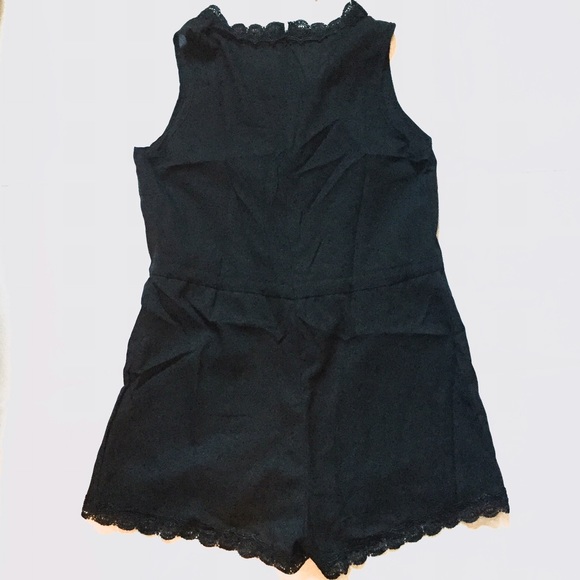 🎉HP 7/22/16🎉Black Scalloped Romper - Picture 2 of 3