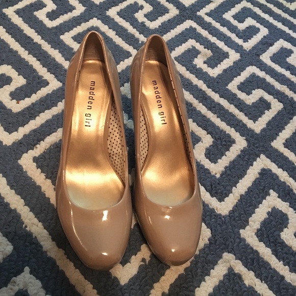 Madden Girl Nude pumps