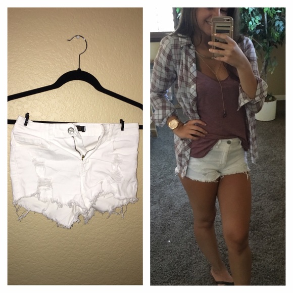 ACTIVE BOARDSHOP White Jean shorts