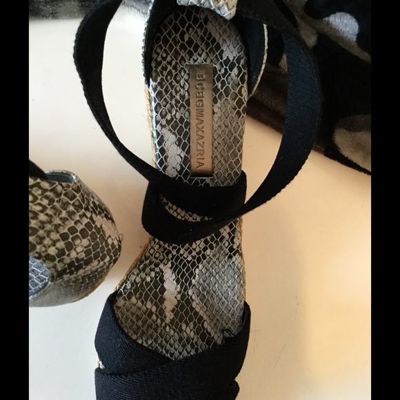 NWOB BCBG MaxAzria Snakeskin Open Toe Wedges 10 - Picture 3 of 4