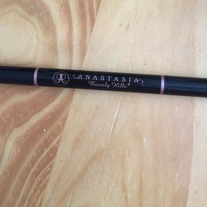 Anastasia Beverly Hills brow definer