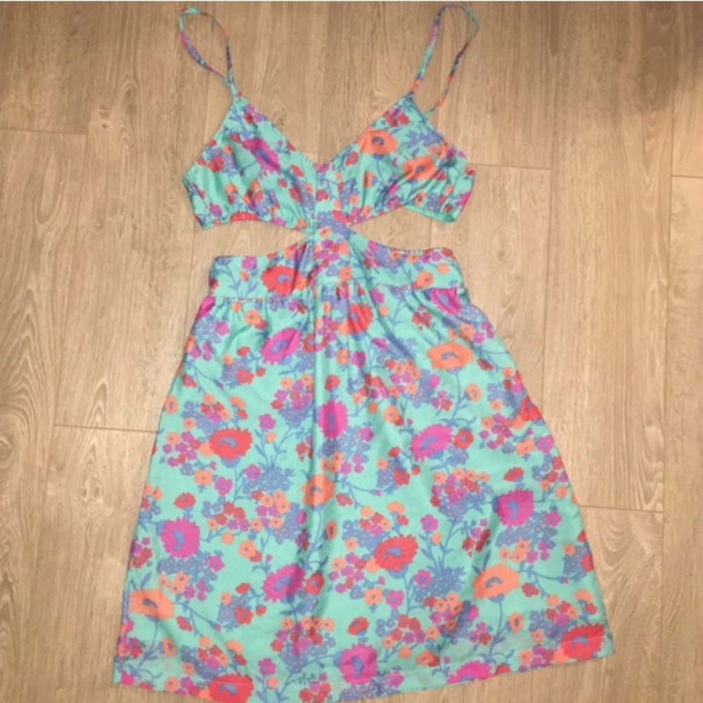 Donated

O'Neill dress - Picture 7 of 8