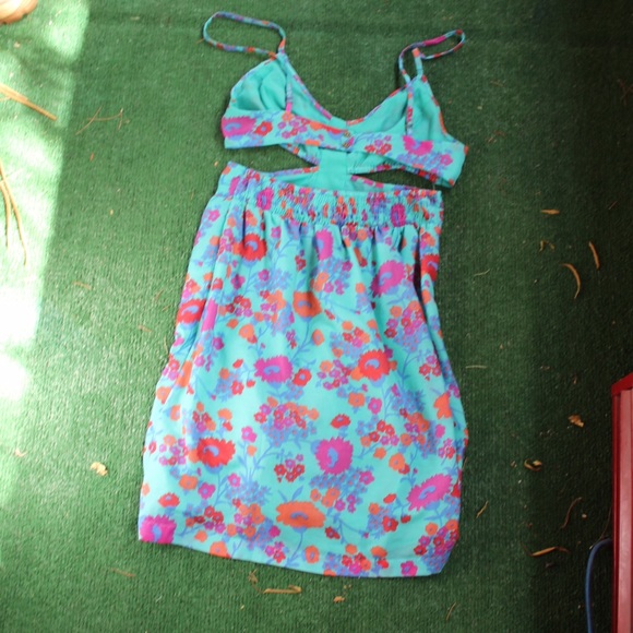 Donated

O'Neill dress - Picture 5 of 8