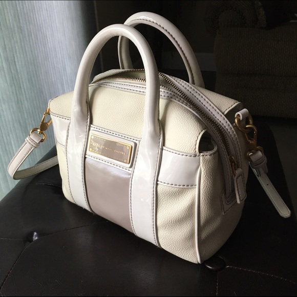 Marc Jacobs - Off-White  Off white Marc Jacobs shoulder bag