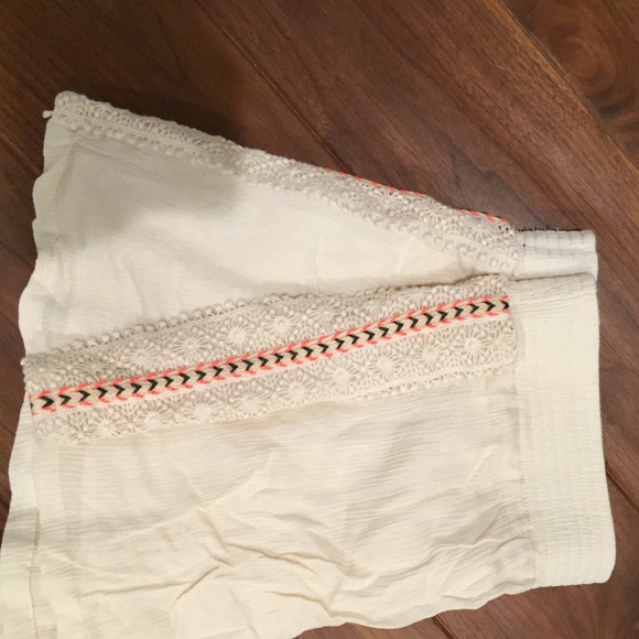 White PacSun Flowy Shorts - Picture 3 of 3