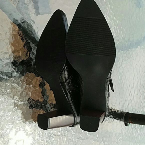 Cute booties - Picture 2 of 3