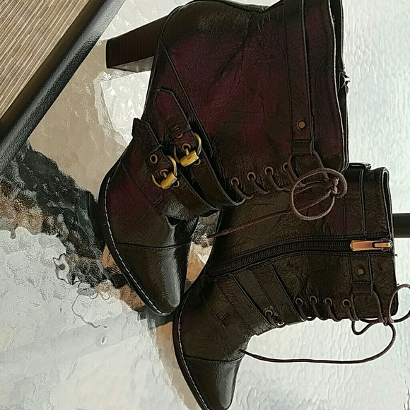 Cute booties - Picture 3 of 3