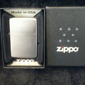 BNWT-Brand New Zippo