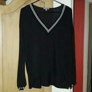 V-neck long sleeve top