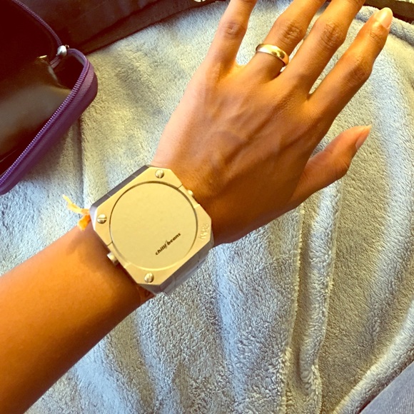 🐾🐾🐾SOLD🐾🐾🐾Chilli Beans mirrored watch - Picture 1 of 4