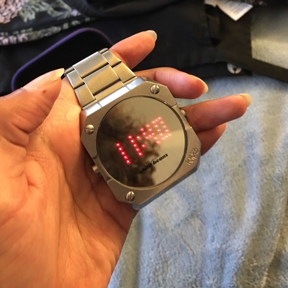 🐾🐾🐾SOLD🐾🐾🐾Chilli Beans mirrored watch - Picture 3 of 4