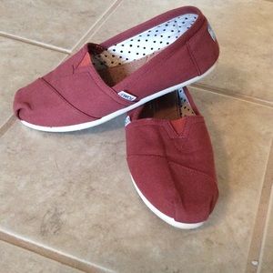 Red toms, size 7