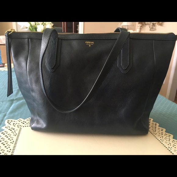 Navy Fossil Tote!!!