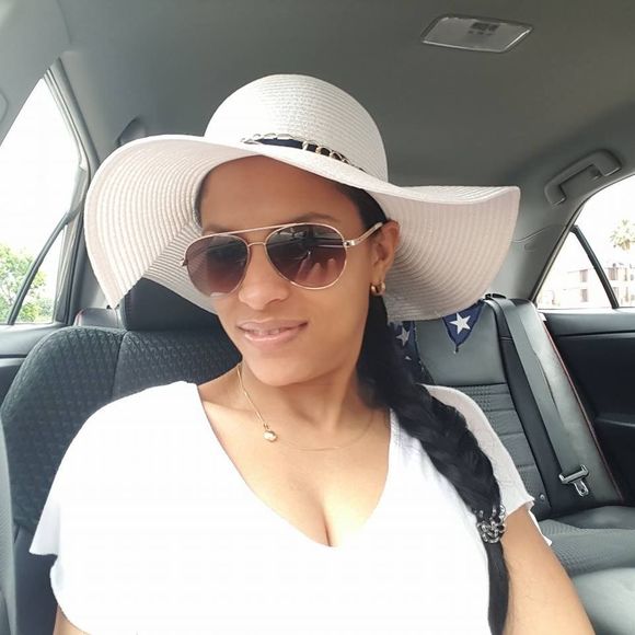 Meet your Posher, Valia