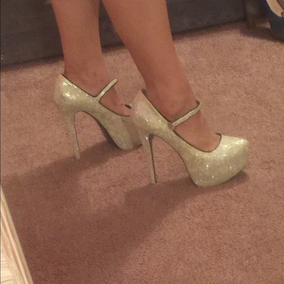 Heels - Picture 3 of 4