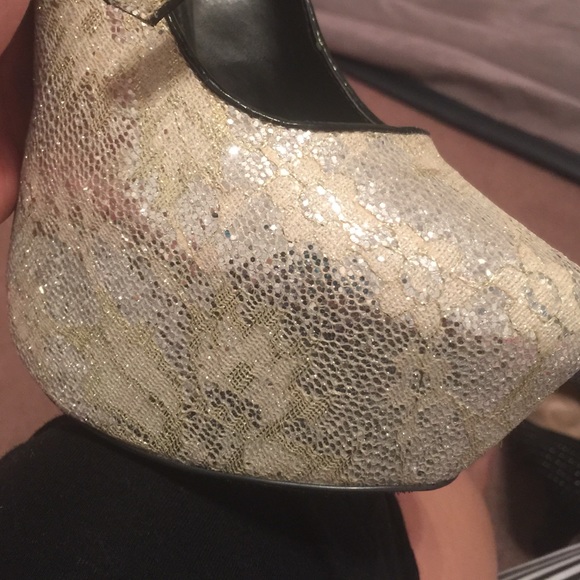 Heels - Picture 4 of 4