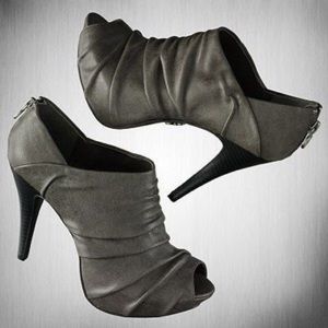 Simply Vera (Vera Wang) gray peep toe heels 👠