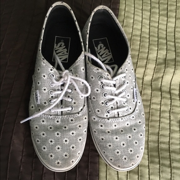 Vans black & white daisy sneaker.