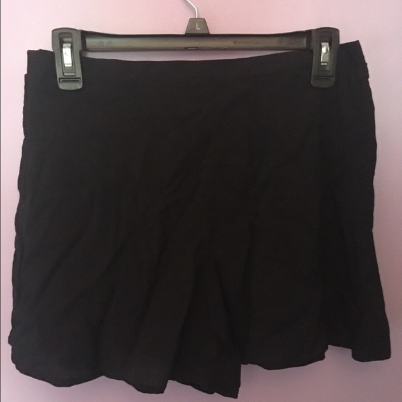 NEVER WORN Black Flowy Shorts