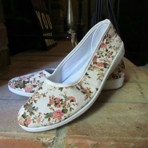 Cream Floral Flats