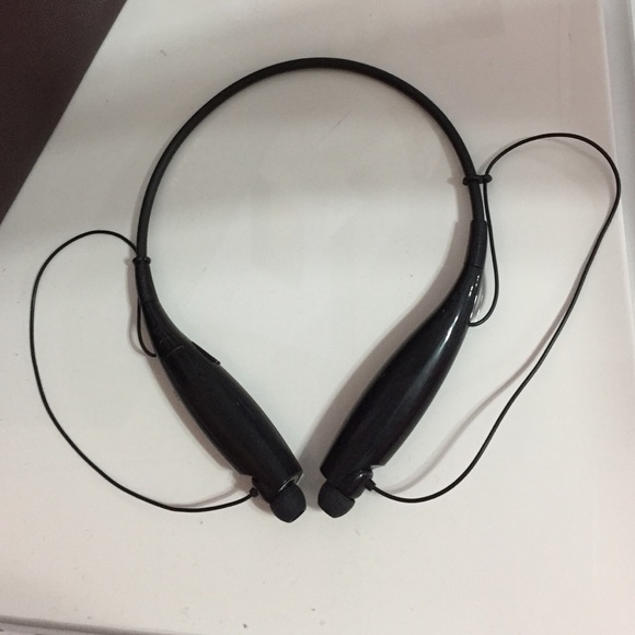 Bluetooth earphones- hang on the neck