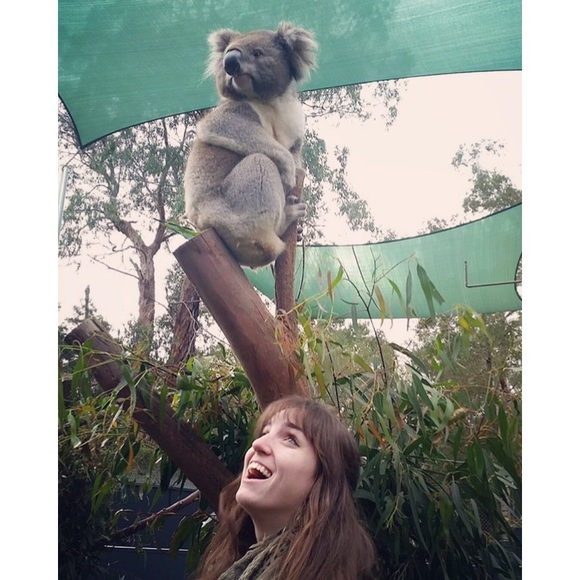 Meet your Posher, Zoe - Picture 3 of 5