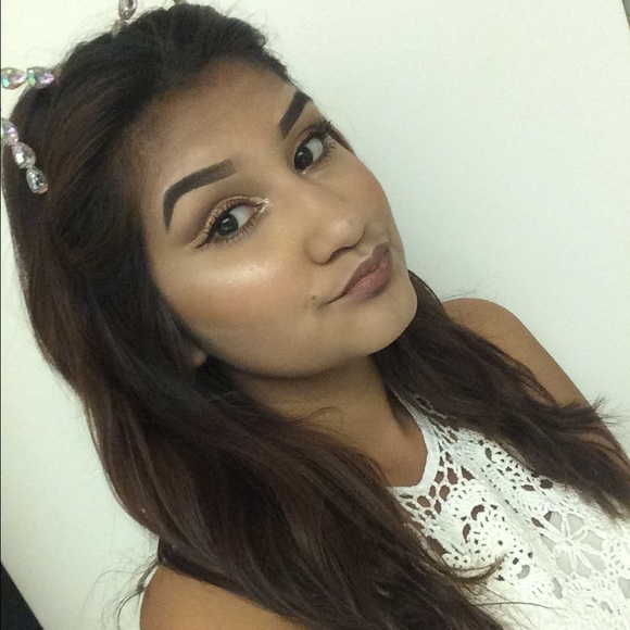 Meet your Posher, Anahi