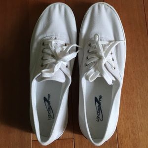 White tennis shoes size 8 1/2