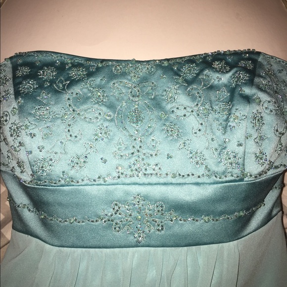 Dress - Picture 2 of 4