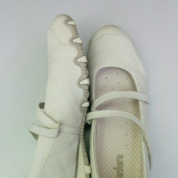 Skechers! Very cute, comfy & in excellent conditio