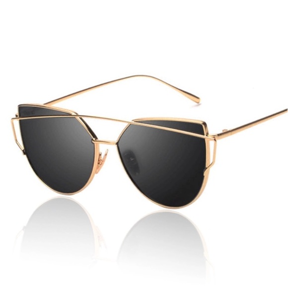 Instagram Sunglasses Black Flat Lenses Gold Frame - Picture 2 of 3