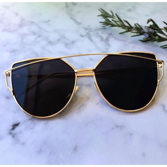 Instagram Sunglasses Black Flat Lenses Gold Frame - Picture 3 of 3