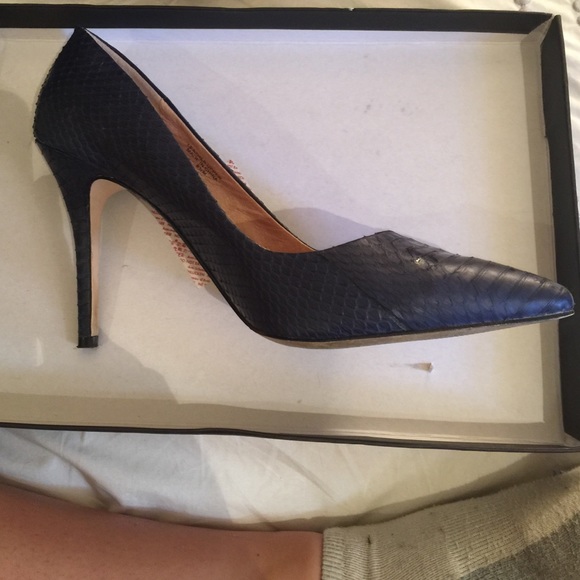 Maiden Lane Pointed toe Python heels - Picture 2 of 4