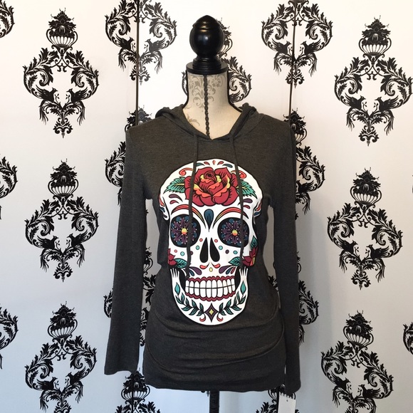 Tops - 🍀 NWT! Gorgeous Hooded Sugar Skull Shirt!
