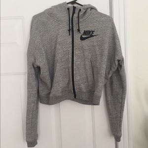 Cropped Nike athleisure sweatshirt